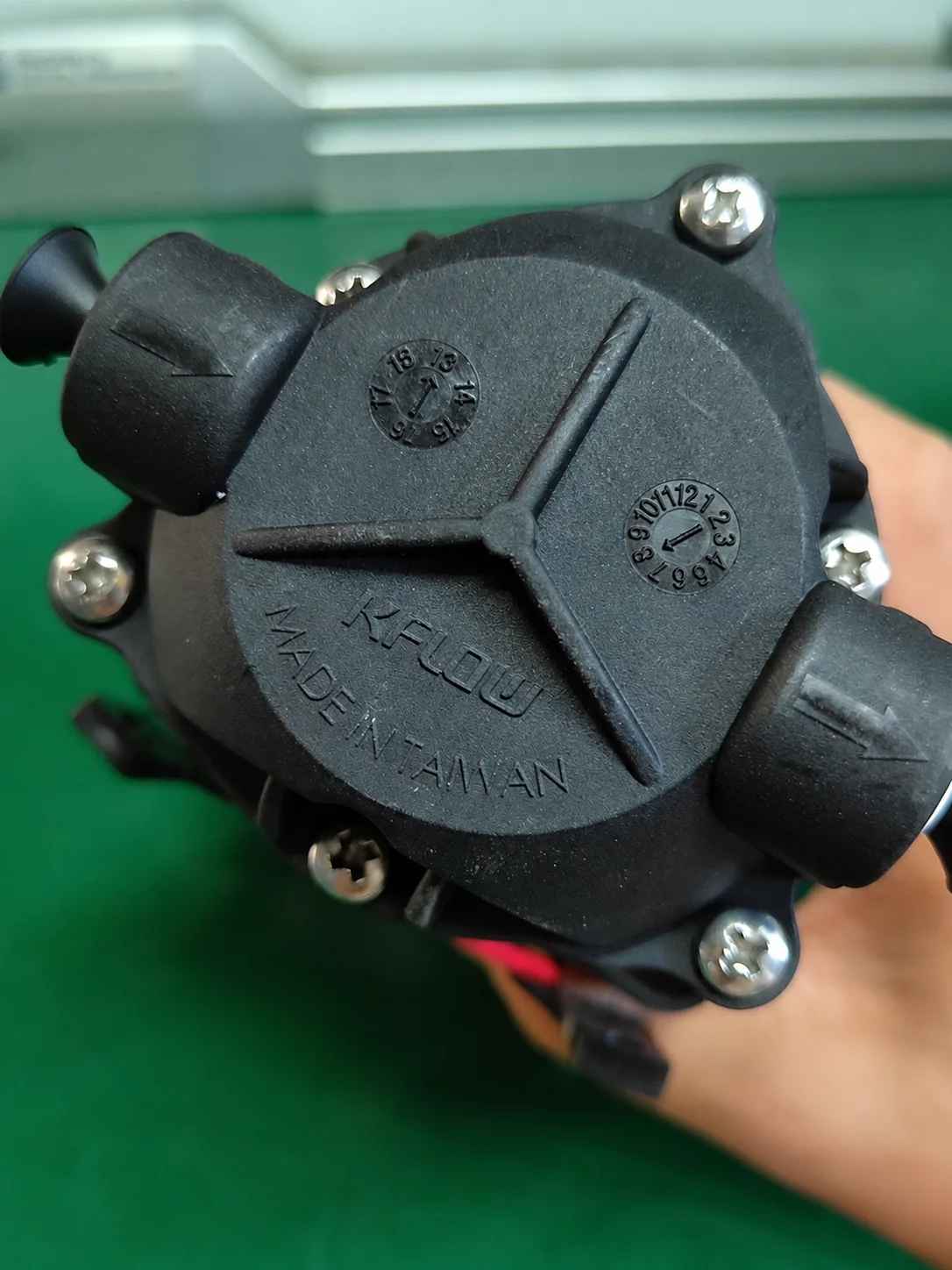 Compact diaphragm water pump